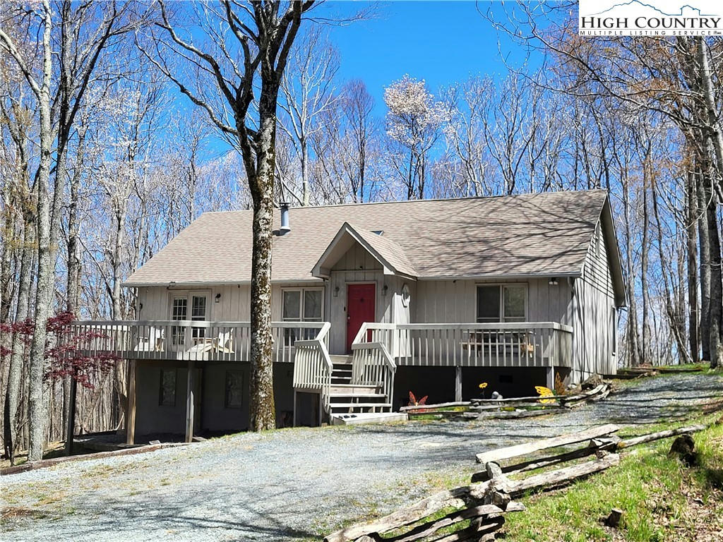 137 STAGHORN HOLLOW RD, BEECH MOUNTAIN, NC 28604, photo 1 of 30