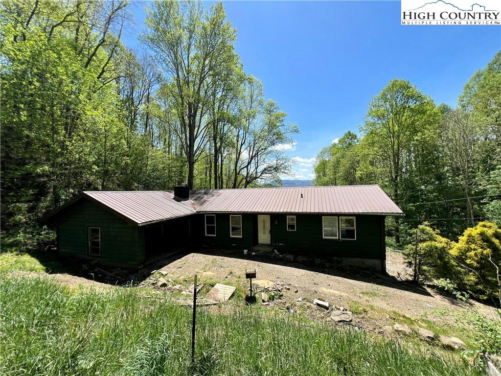 686 WILL PERRY RD, VILAS, NC 28692, photo 1 of 15