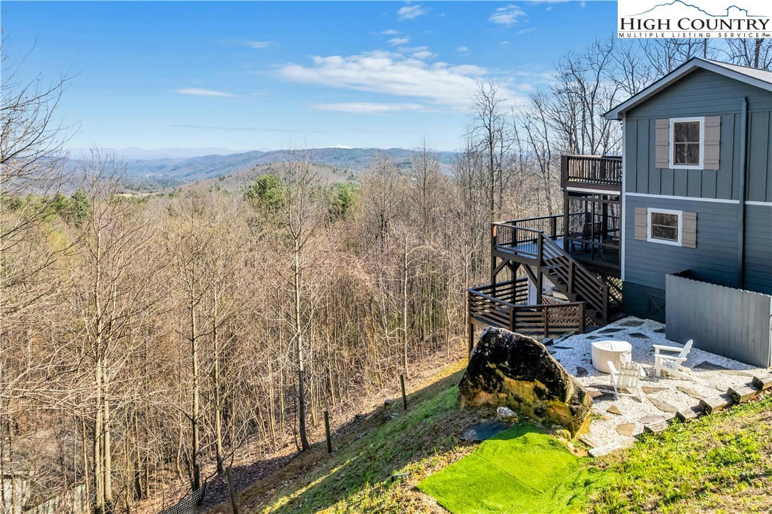 303 TINYS MOUNTAIN DR, Deep Gap, NC 28618 Single Family Residence